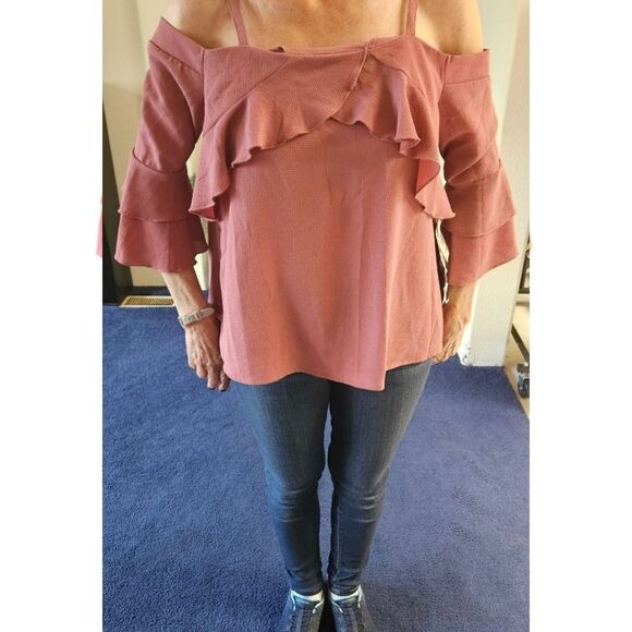 NWT CRAVEβFAME Women's Rosewood Mauve Ruffle Cold Shoulder Top Size Medium - Picture 2 of 16